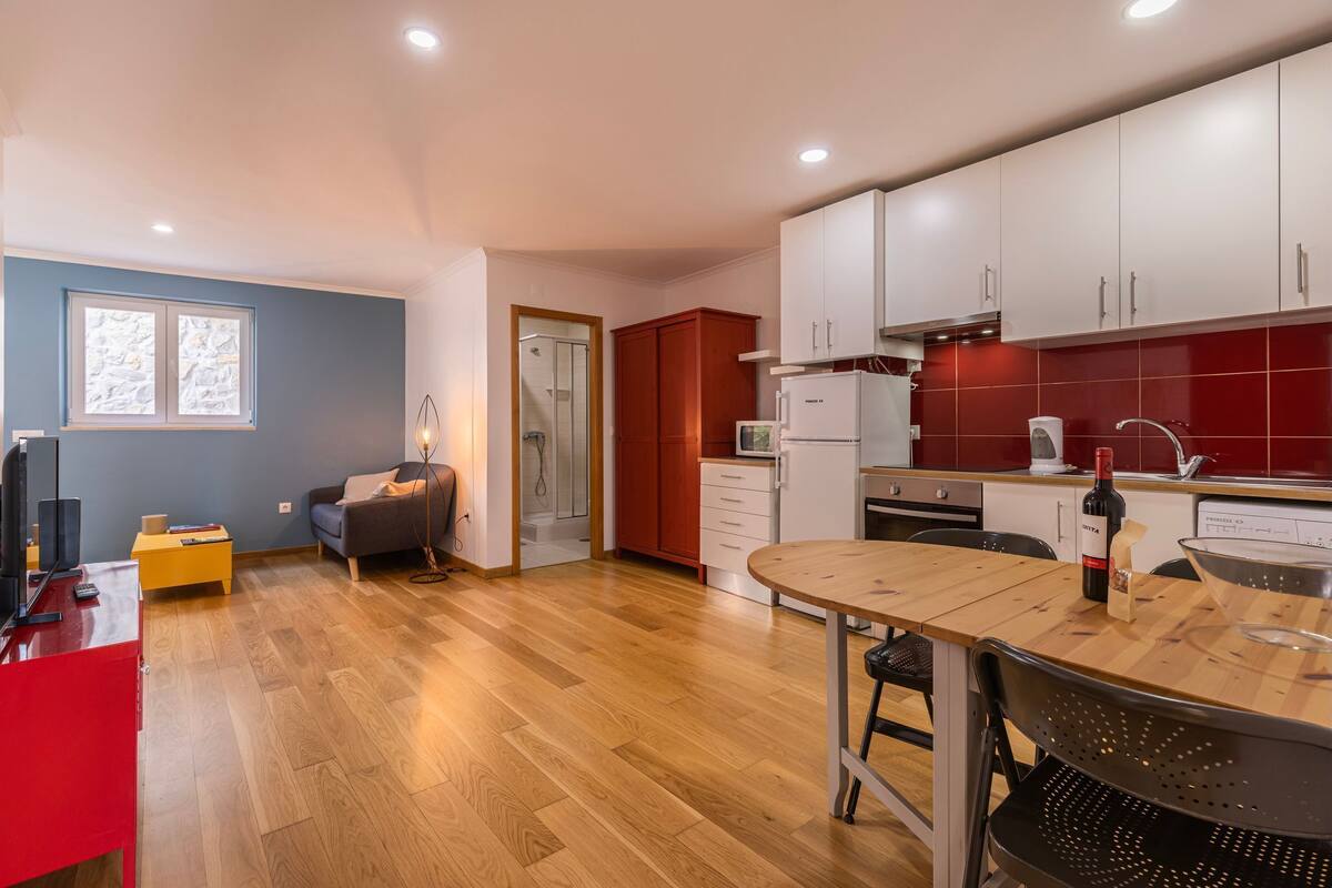Family Apartment | Private kitchenette | Electric kettle