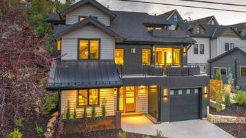 House, 5 Bedrooms | Exterior