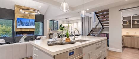 House, 5 Bedrooms | Interior