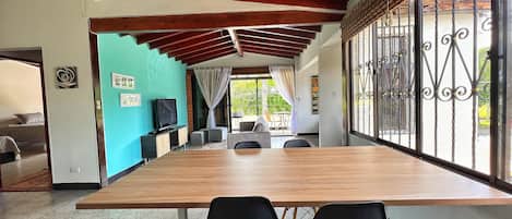 Perhetalo | Oleskelualue | Taulutelevisio