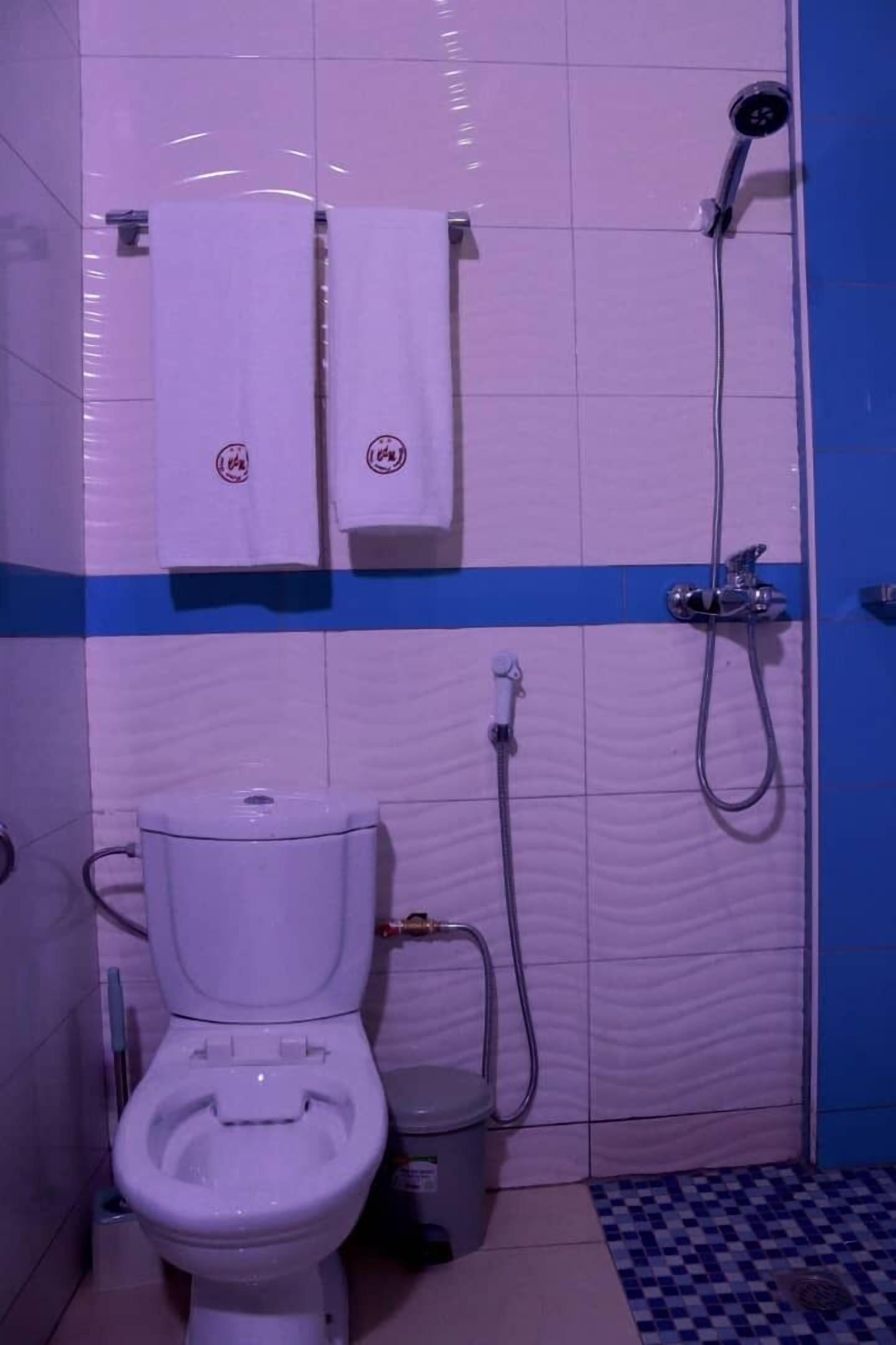 ห้องสแตนดาร์ดดับเบิล | ห้องน้ำ | อ่างอาบน้ำ, รองเท้าสวมภายในห้อง, ผ้าเช็ดตัว, สบู่