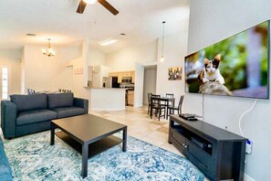 TV - Ref 03. Lake Berkley. Stunning villa own pool. Near Disney (Osceola County)