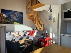 DVD player - 180m from shops, 1st floor, view valley, balcony, 51m², Méribel-Mottaret (Méribel - Les Allues)