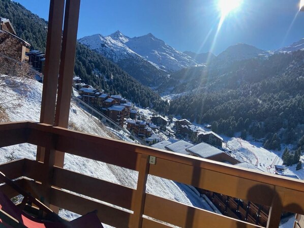 Property grounds - 5m from ski slopes, 1st floor, view valley, balcony, parking, tv, 51m², Méribel-Mottaret (Méribel - Les Allues)