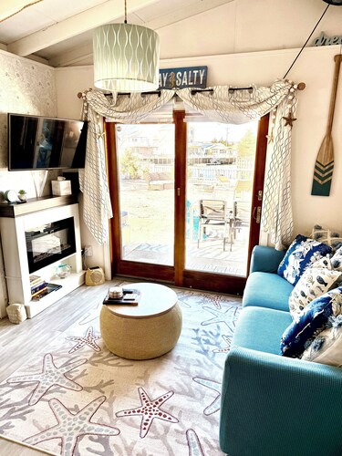 Cozy, Year-round Waterfront Cottage Near Historic Town-Pet Friendly!