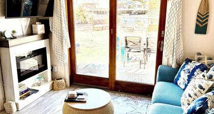 Cozy, Year-round Waterfront Cottage Near Historic Town-Pet Friendly!