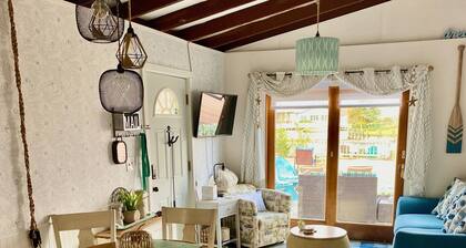 Cozy, Year-round Waterfront Cottage Near Historic Town-Pet Friendly!