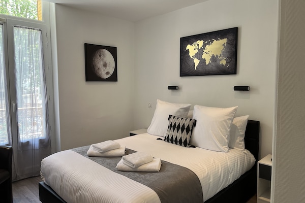 Superior Double Room | Hypo-allergenic bedding, desk, iron/ironing board, free WiFi