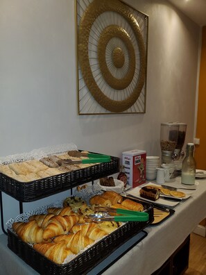 Desayuno buffet todos los días (con cargo)