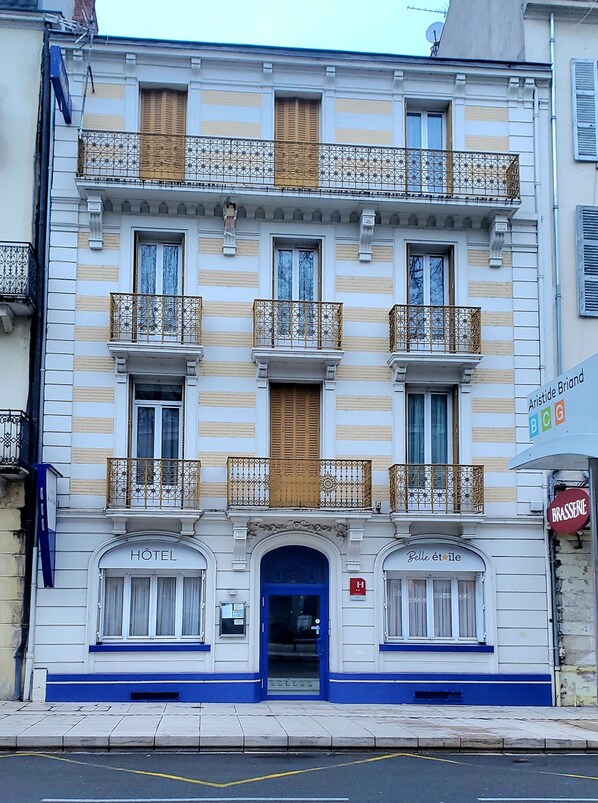 住宿正面 (夜晚)