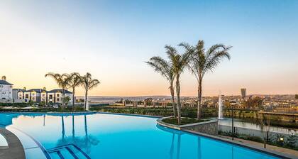 A Classy Business Stay or Family Paradise in Waterfall City - OR Tambo Airport