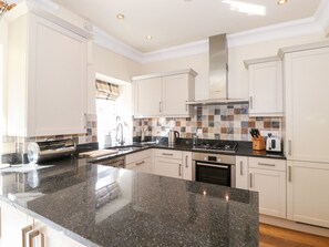 Fridge, dishwasher, electric kettle, toaster - Silver How (Ambleside)