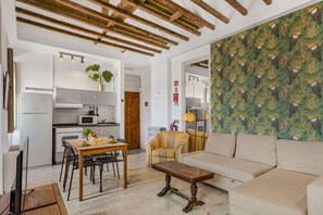 The Indy House | 504 by LovelyStay | Private kitchenette | Fridge, microwave - The Indy House by LovelyStay (Lisbon)