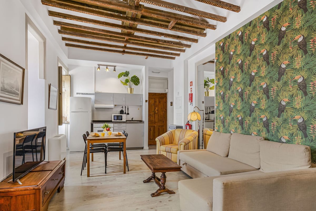 The Indy House | 504 by LovelyStay | Living area