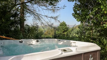 Bồn tắm spa ngoài trời