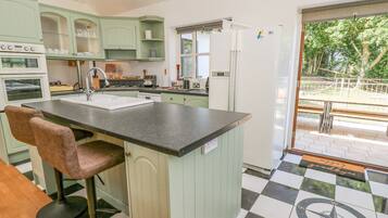 Máy rửa bát, ấm điện, dụng cụ nấu nướng/bát dĩa/dao nĩa