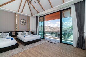 Caja de seguridad en la habitación, escritorio y cortinas blackout 