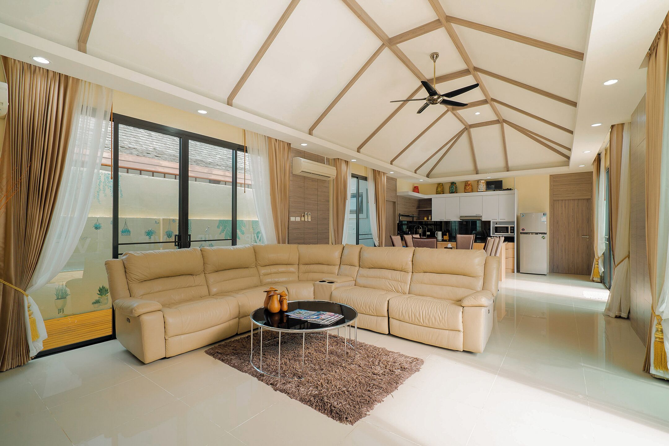 Five-Bedroom Pool Villa - West | Phòng khách | TV LED 