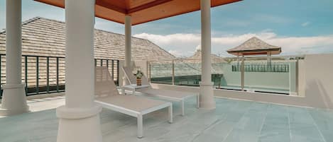 Four-Bedroom Deluxe Pool Villa - Central | Terraço/pátio