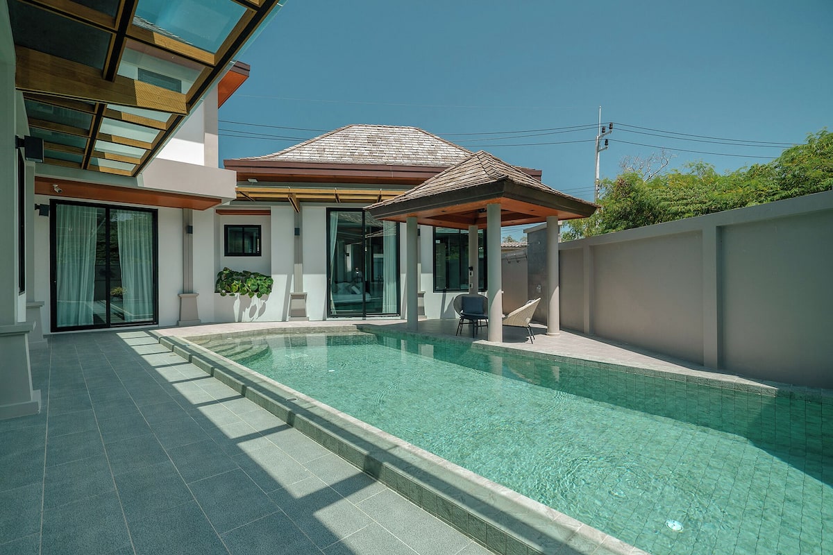 Five-Bedroom Deluxe Pool Villa - Central | 전용 수영장