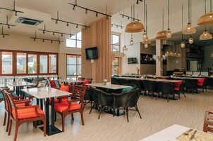 2 restaurants, breakfast, lunch, dinner served; Indian cuisine
