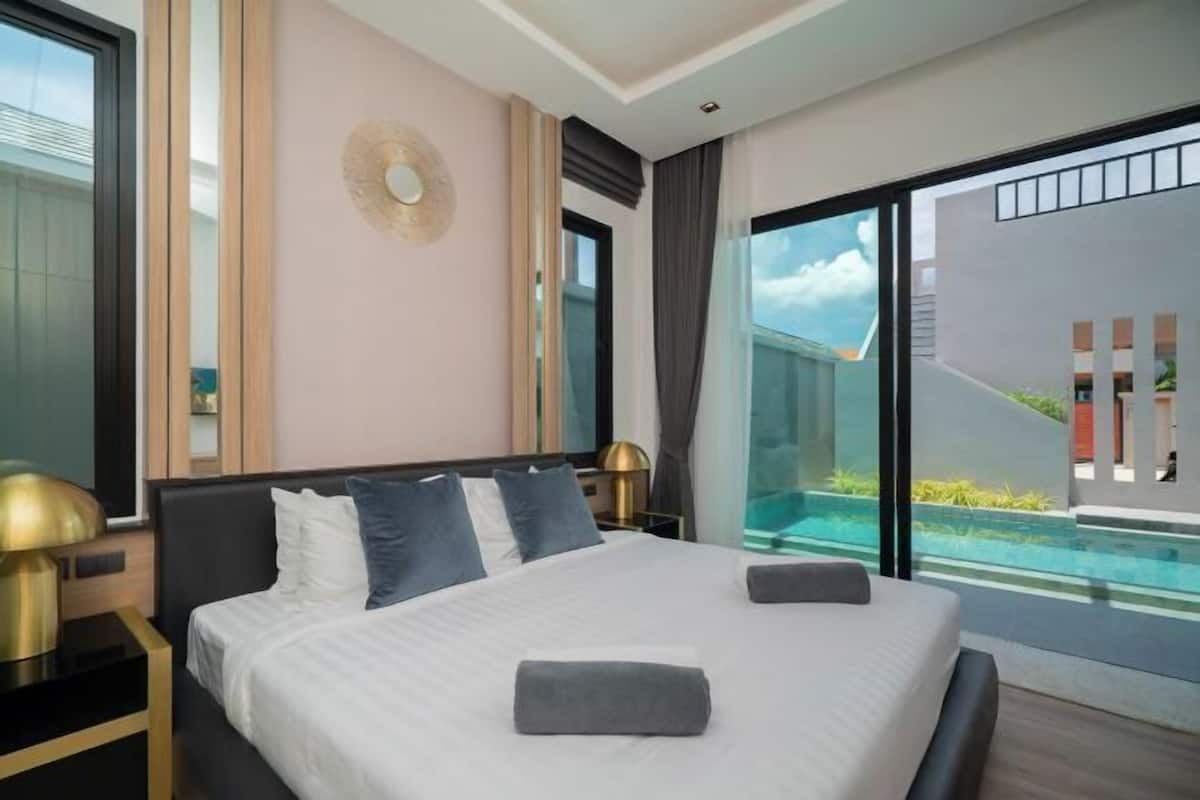 3 bedrooms, in-room safe, desk, blackout curtains