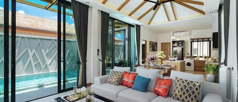2 Bedroom Family Deluxe Pool Villa | 客廳 | 平面電視
