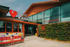 2 restaurants; breakfast, lunch, dinner, and brunch served - Rawayana Villas (Rawai)