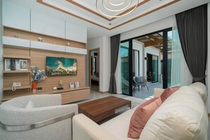 3 Bedroom Grand Deluxe Pool Villa | 客廳 | 平面電視