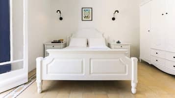 1 slaapkamer, een kluis op de kamer, een strijkplank/strijkijzer, wifi