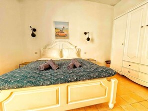 1 chambre, coffres-forts dans les chambres, fer et planche à repasser