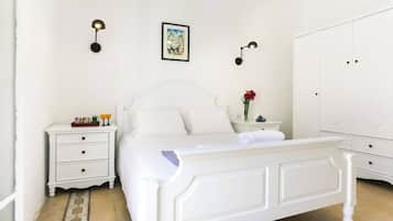 1 slaapkamer, een kluis op de kamer, een strijkplank/strijkijzer, wifi