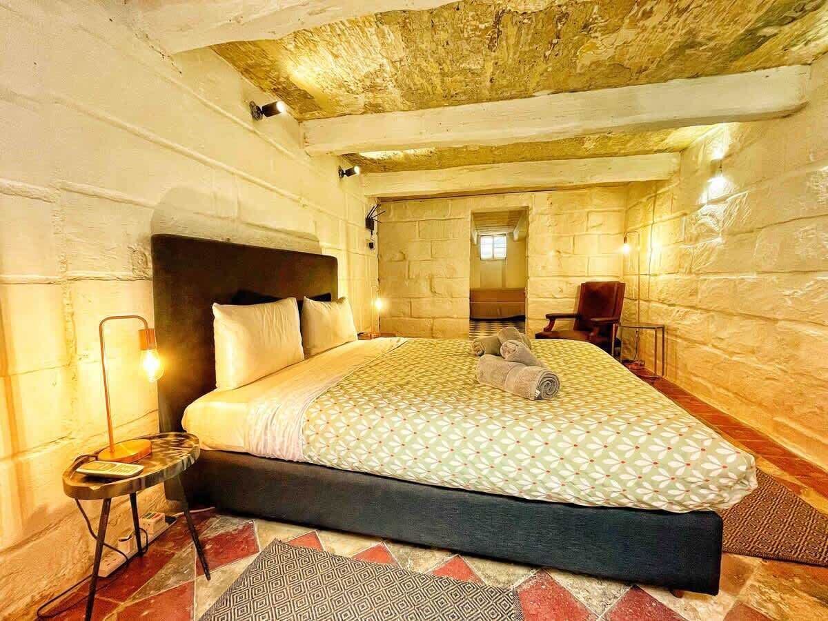 1 bedroom, iron/ironing board, travel cot, WiFi
