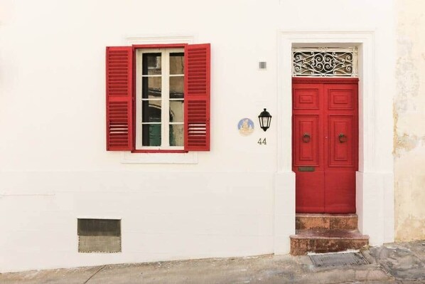 Exterior detail - Double Room (First Floor) overlooking the Garden (Sliema)