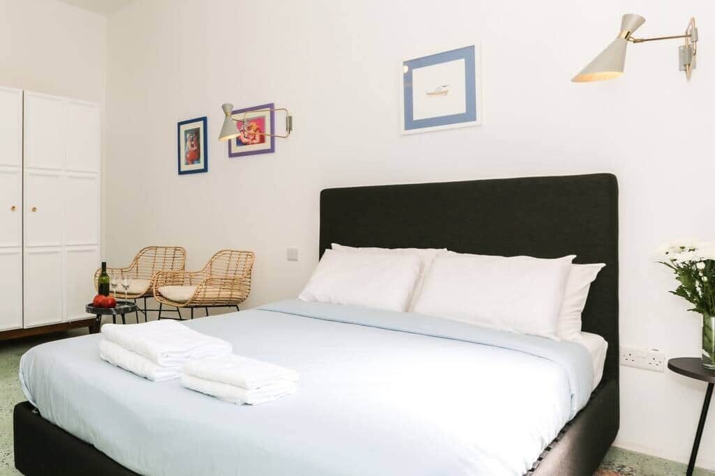 1 habitación, tabla de planchar con plancha, wifi y ropa de cama 