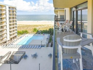Outdoor dining - Spacious 2 BR 2 Bath Ocean Front building overlooking Pool (Ocean City)