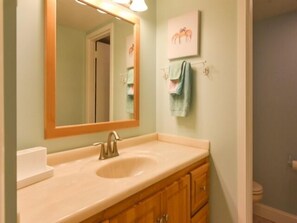 Bathtub - Spacious 2 BR 2 Bath Ocean Front building overlooking Pool (Ocean City)