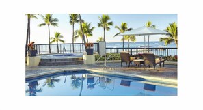 Een buitenzwembad, een verwarmd zwembad