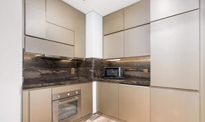 Fridge, microwave, oven, coffee/tea maker
