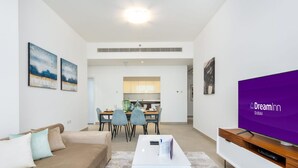 Living area - Dream Inn - Deluxe 2BR Apartment with Balcony (Dubai)