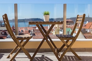 Comfort Apartment | Balcony - Designer Flats in Lapa by LovelyStay (Lisbon)