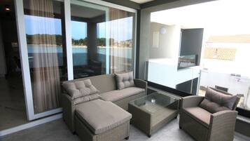 Een smart-tv en videogames