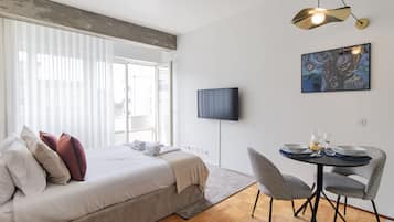 Cortinas blackout, tabla de planchar con plancha y wifi gratis