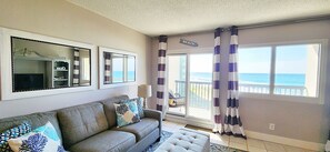 Smart TV - 2 Miles to 30A Beachfront & Lakeside Condo @ Pinnacle Port Next to Camp Helen (Panama City)