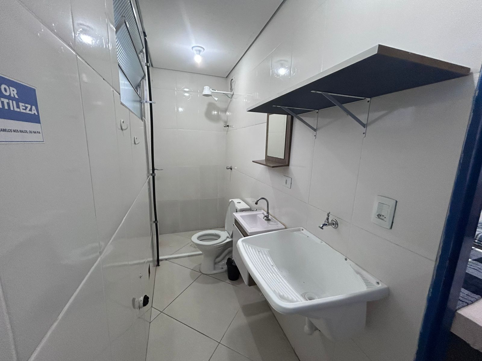 STUDIO 02 | Bathroom | Shower, towels