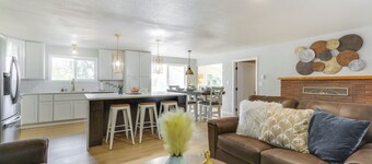 Chehalis Getaway w/ Golf Course View + Fire Pit!