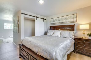 House (3 Bedrooms) | Interior - Chehalis Getaway w/ Golf Course View + Fire Pit! (Chehalis)