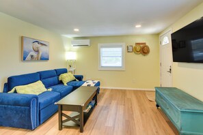 House (2 Bedrooms) | Interior - Pet-friendly Freeport Vacation Rental w/ Deck! (Freeport)