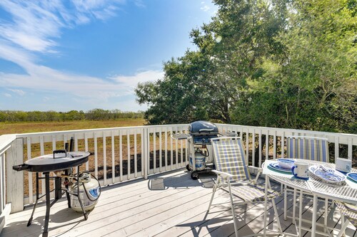 Pet-friendly Freeport Vacation Rental w/ Deck!