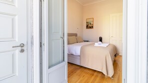 2 quartos, ferros/tábuas de passar roupa, Wi-Fi de cortesia